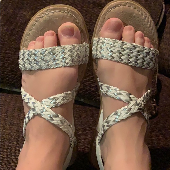 boc Shoes - 🎯 5/$25 🎯 B.O.C. Braided sandals white / silver